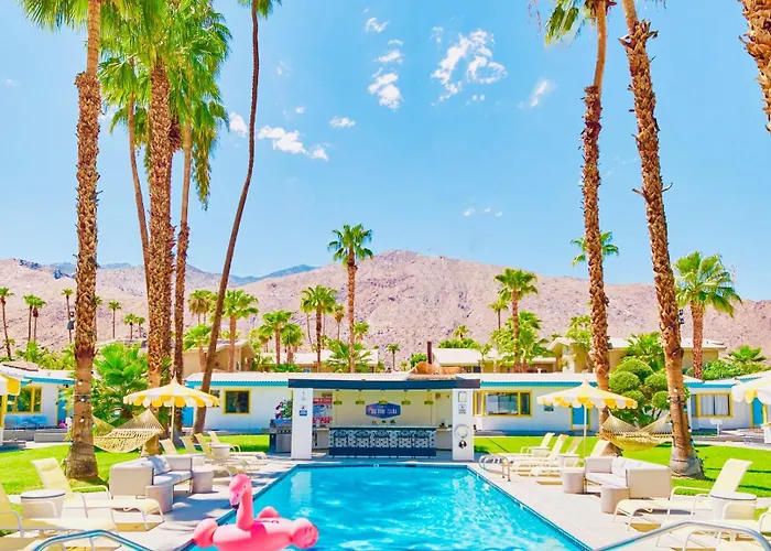 A Place In The Sun Hotel - Adults Only Big Units, 24H Heated Pool & Spa In 1 Acre Park Prime Location, Dog Friendly, Top Midcentury Modern Boutique Hotel