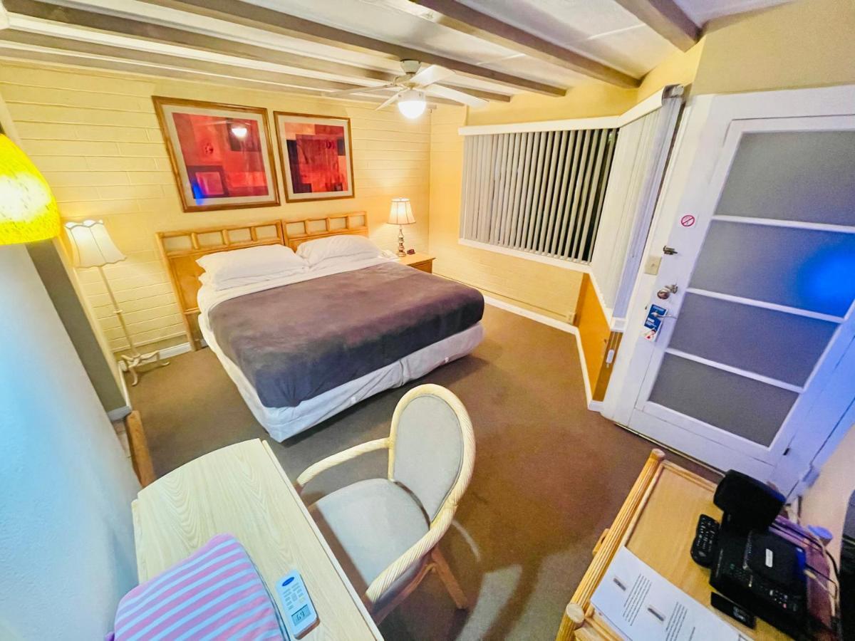 A Place In The Sun - Adults Only Big Units, 24h Heated Pool & In 1 Acre Park Prime Location, Dog Friendly, Midcentury Modern Boutique 4* Palm Springs