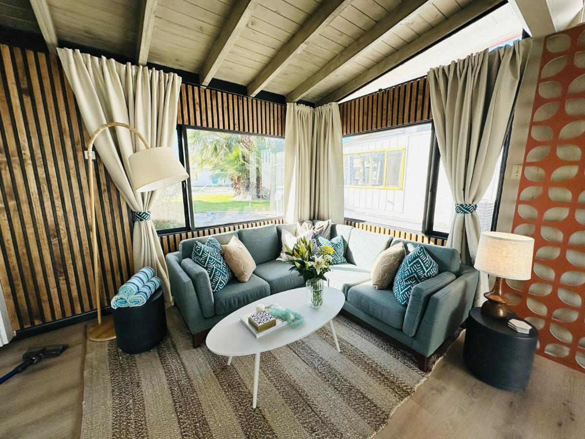 A Place In The Sun - Adults Only Big Units, 24h Heated Pool & In 1 Acre Park Prime Location, Dog Friendly, Midcentury Modern Boutique