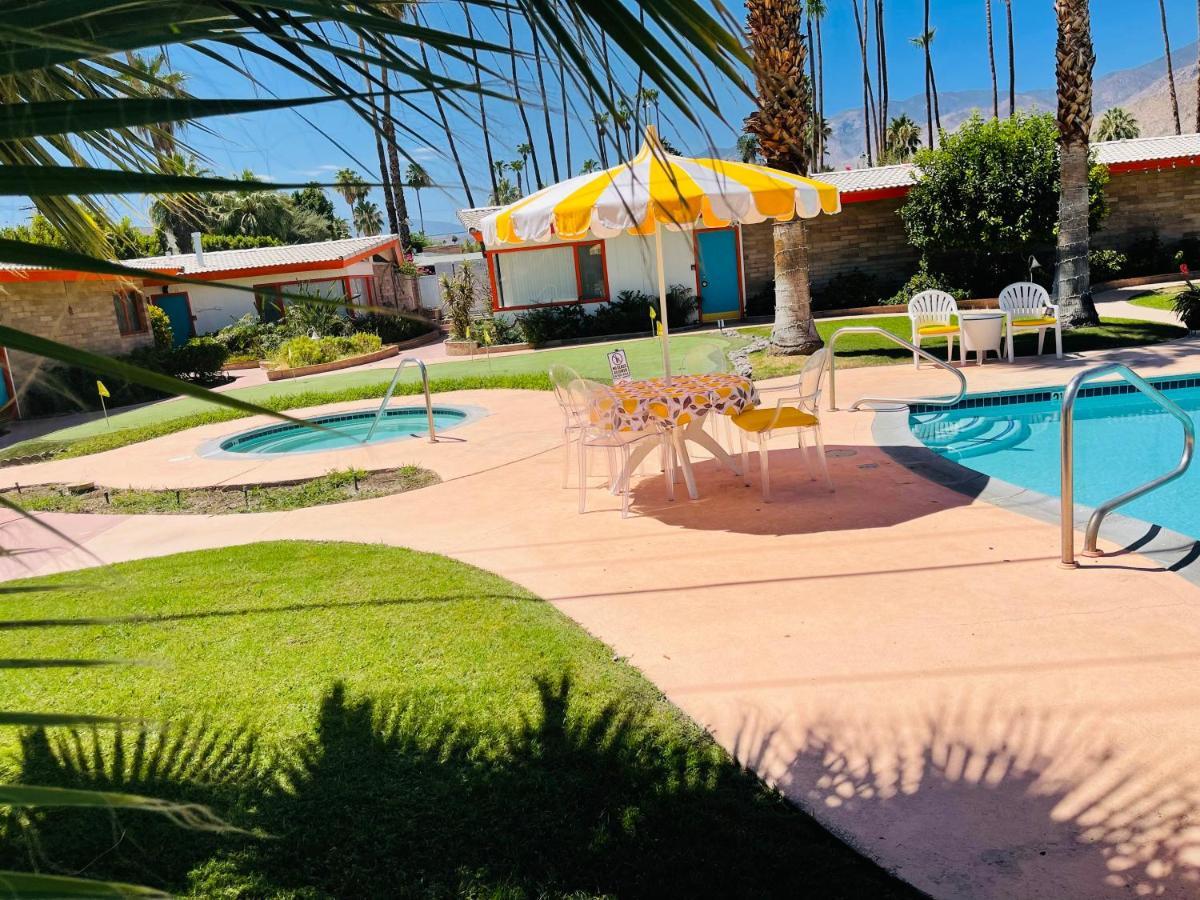 A Place In The Sun - Adults Only Big Units, 24h Heated Pool & In 1 Acre Park Prime Location, Dog Friendly, Midcentury Modern Boutique